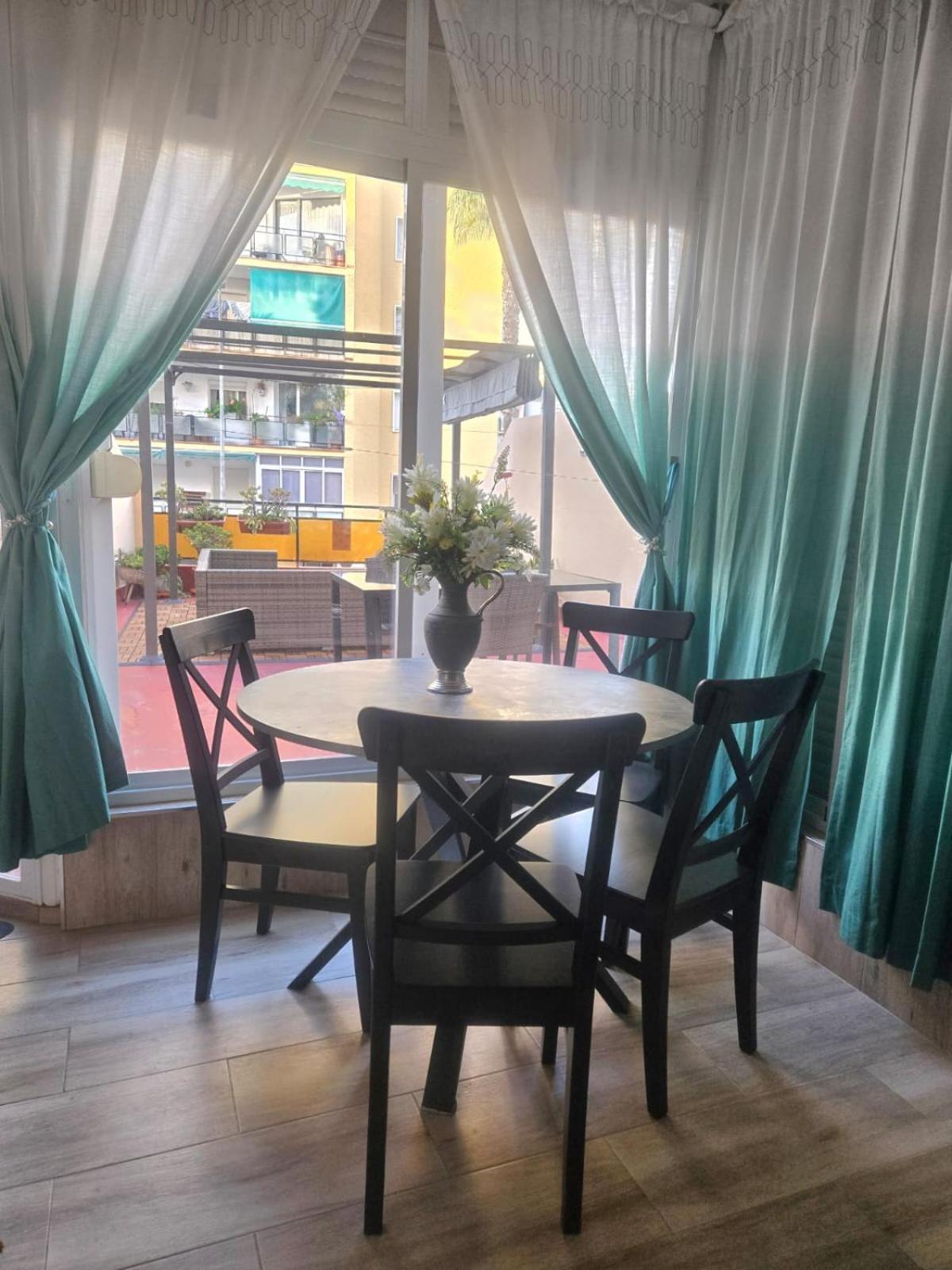 City Central Apartment With Large Patio By Namaste Elite ตอร์เรโมลิโนส ภายนอก รูปภาพ